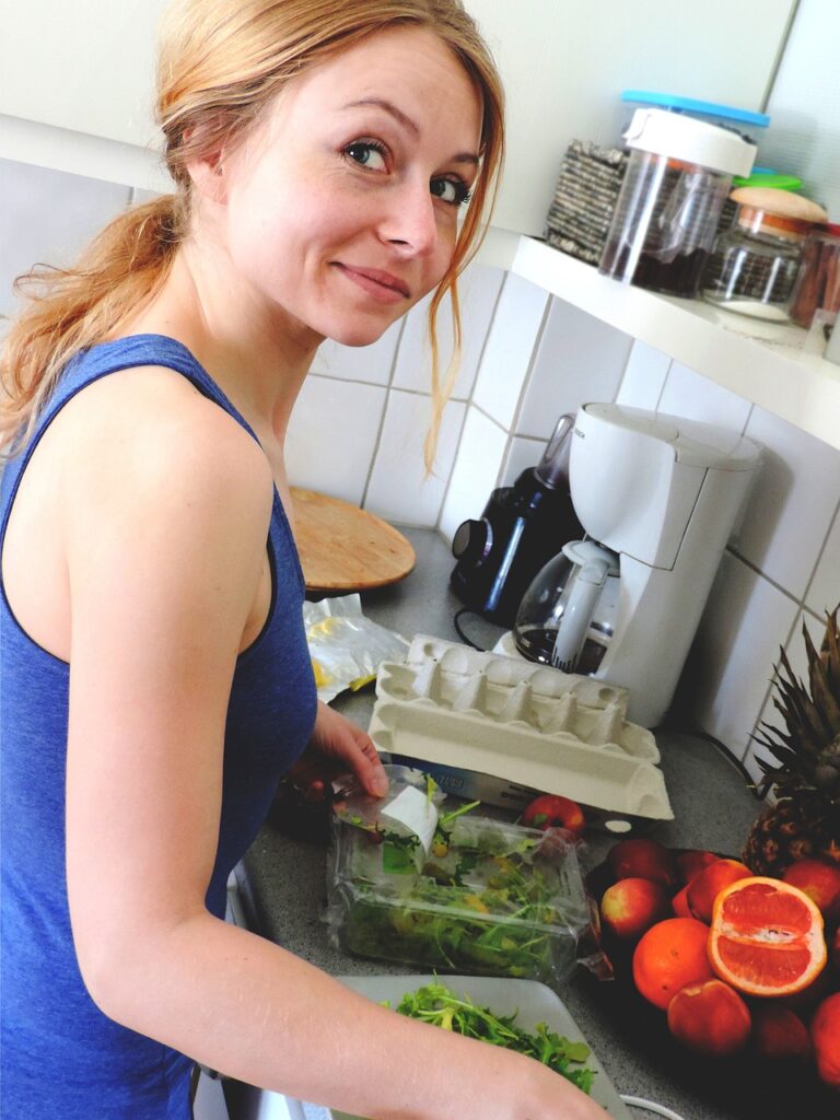 making food, mess in the kitchen, mess-982410.jpg